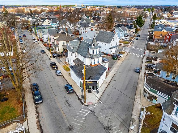4th image of 237 Branch St