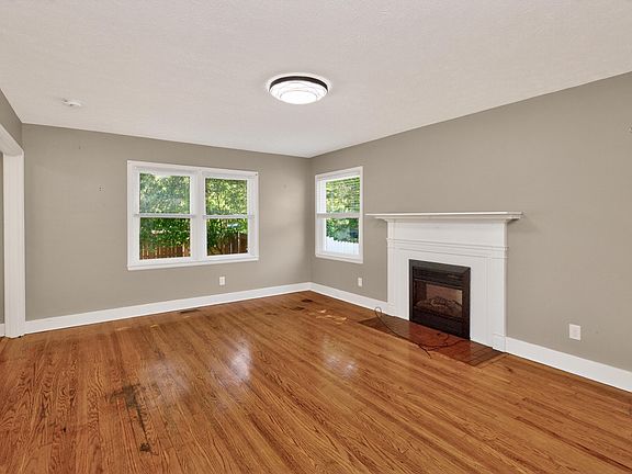 4th image of 445 Fitzpatrick St
