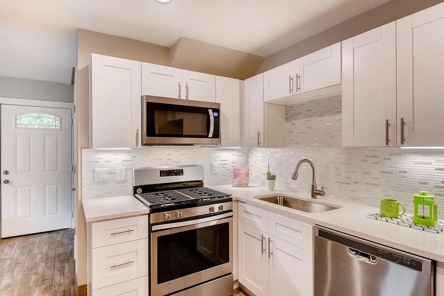 1 bed, 823 sqft, $1,490 — Photo 1