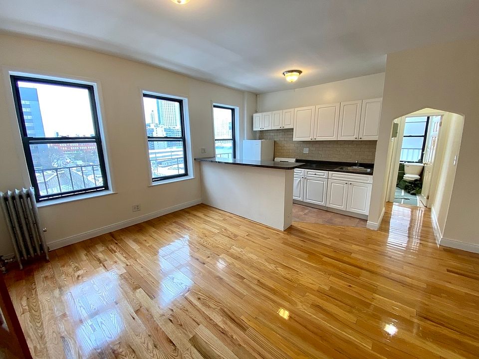 1st image of 4902 21st St APT 5H
