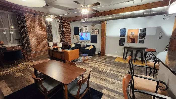 200 Main St #412 — Photo 5