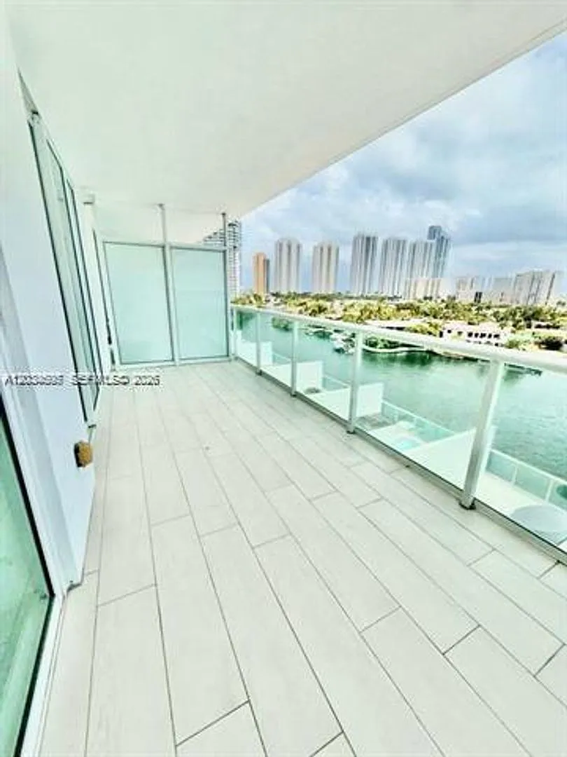 400 Sunny Isles Blvd cu-817, Sunny Isles Beach, FL 33160 — Photo 2