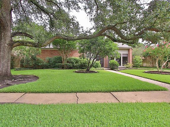 2nd image of 1615 Mossy Stone Dr