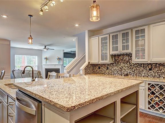 5th image of 409 Golden Rod Ct