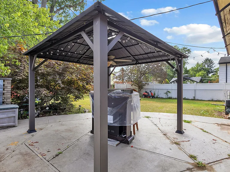 23520 Brandywynne St — Photo 36
