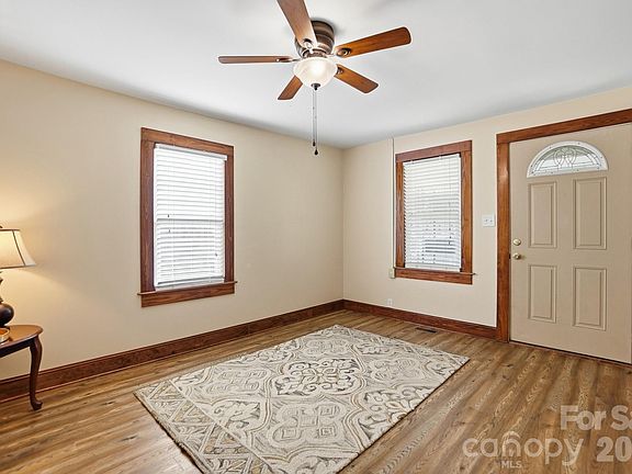 3rd image of 2606 E Spencer Ave
