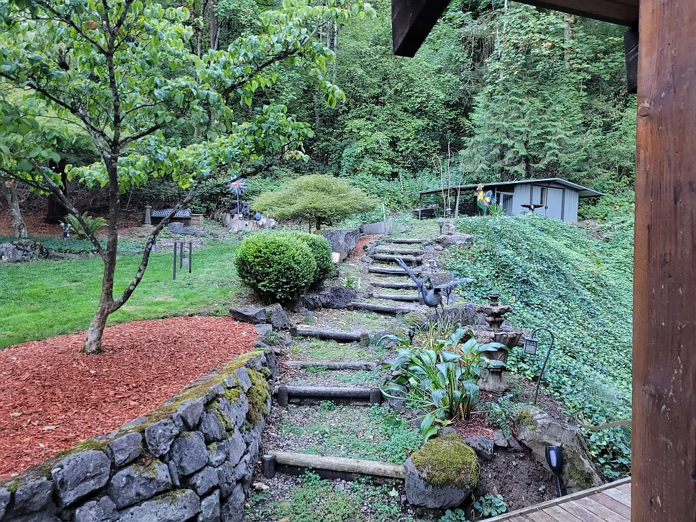 4400 SW Hillside Dr — Photo 2