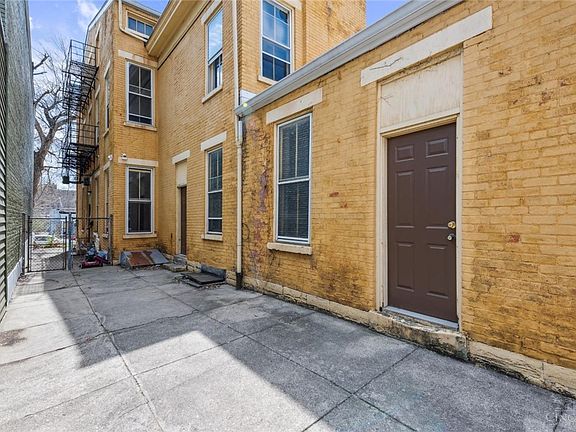 3rd image of 830 York St