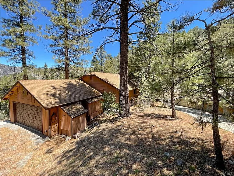 1521 Lassen Way — Photo 15