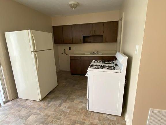 2nd image of 407 Kensington Dr