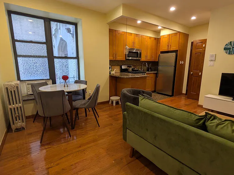 610 W 196th St #1C — Photo 6