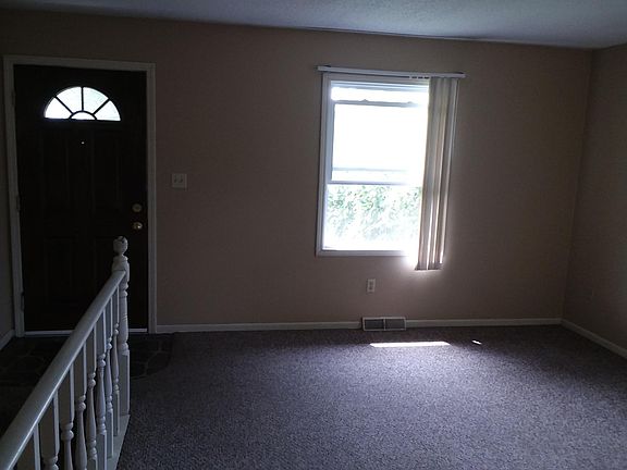 3rd image of 1210-1212 Plymouth Rd SE #1210