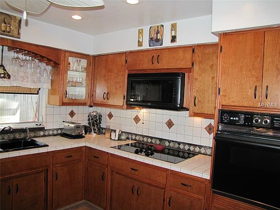 3rd image of 1854 Paradise Ln