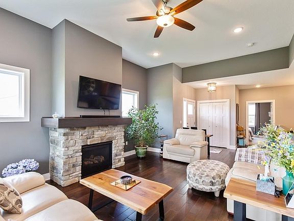 3rd image of 4103 Aldrin Ave