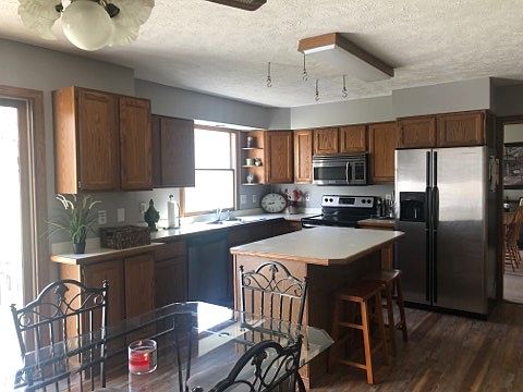 5th image of 2445 Deerfield Dr