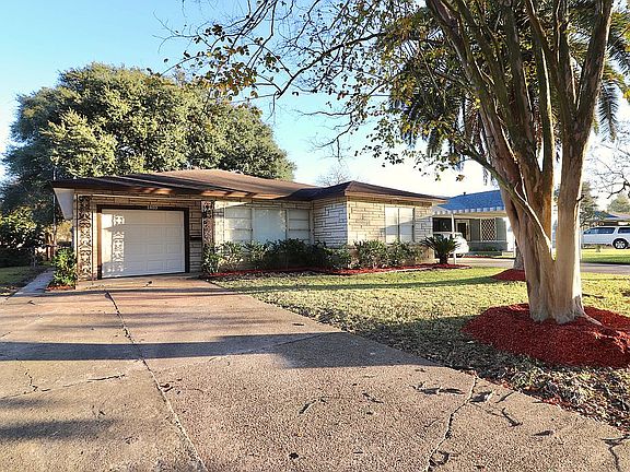 4th image of 1403 E Harris Ave