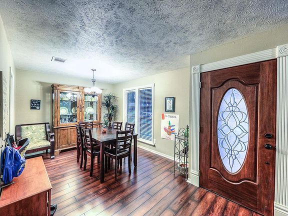 5th image of 2206 Vista Manor Dr
