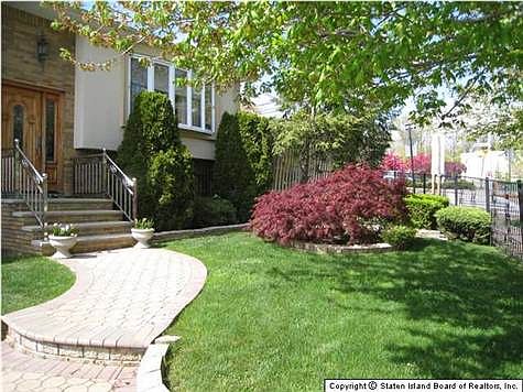 4th image of 885 Hylan Blvd