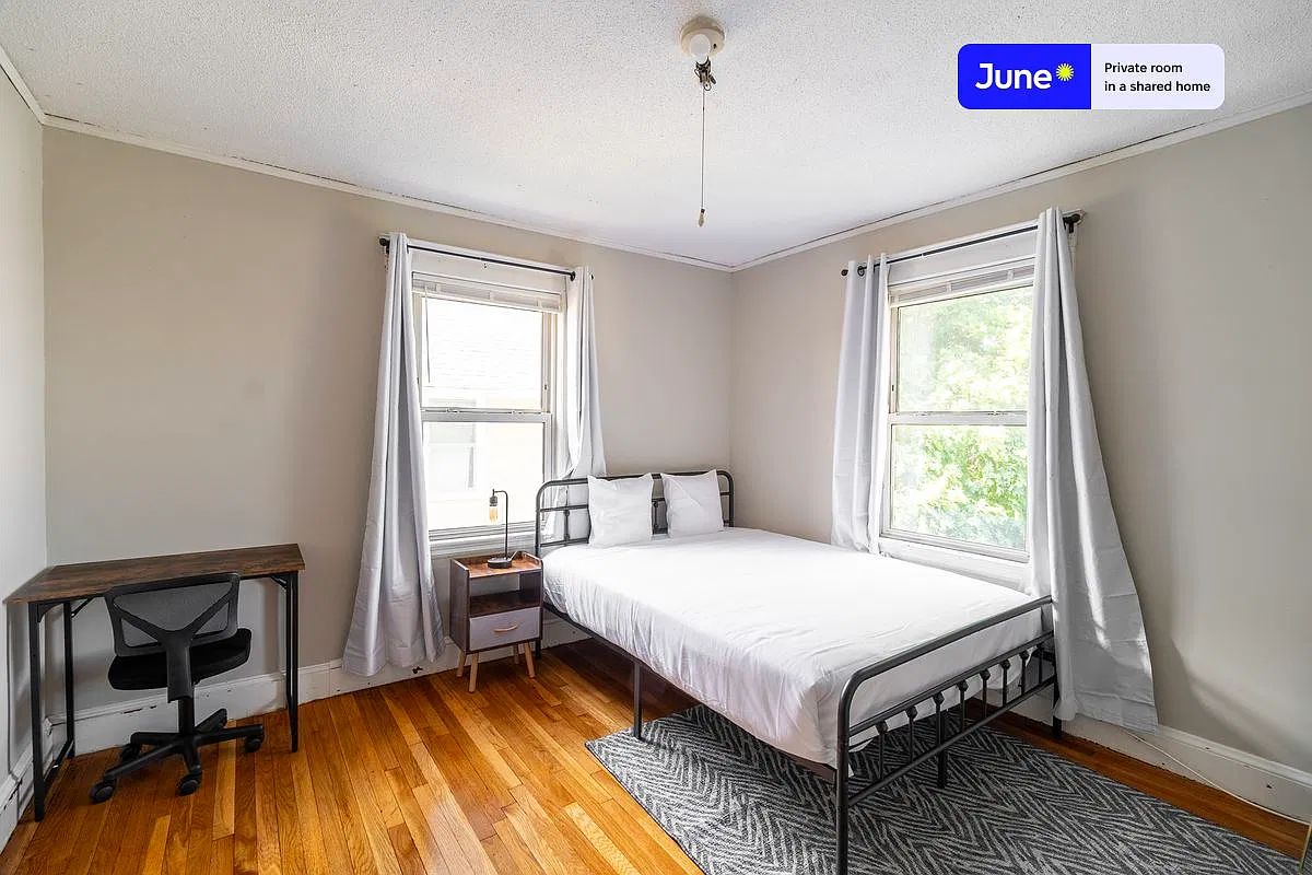 Queen bedroom in 4 bed/1 bath home in Somerville #1890 A — Photo 1