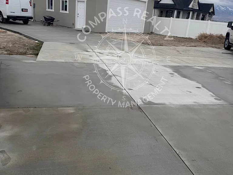 803 W Kingfisher Rd #2 — Photo 5