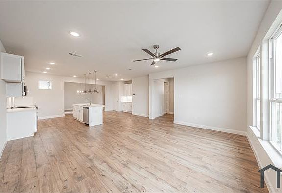 3rd image of 9600 Landing Way #2