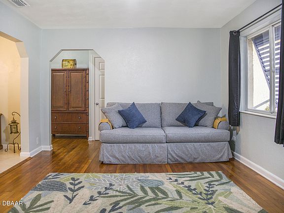 5th image of 915 S Beach St