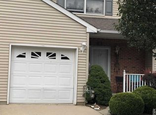 22 Goldsmith Dr, Spotswood, NJ 08884
