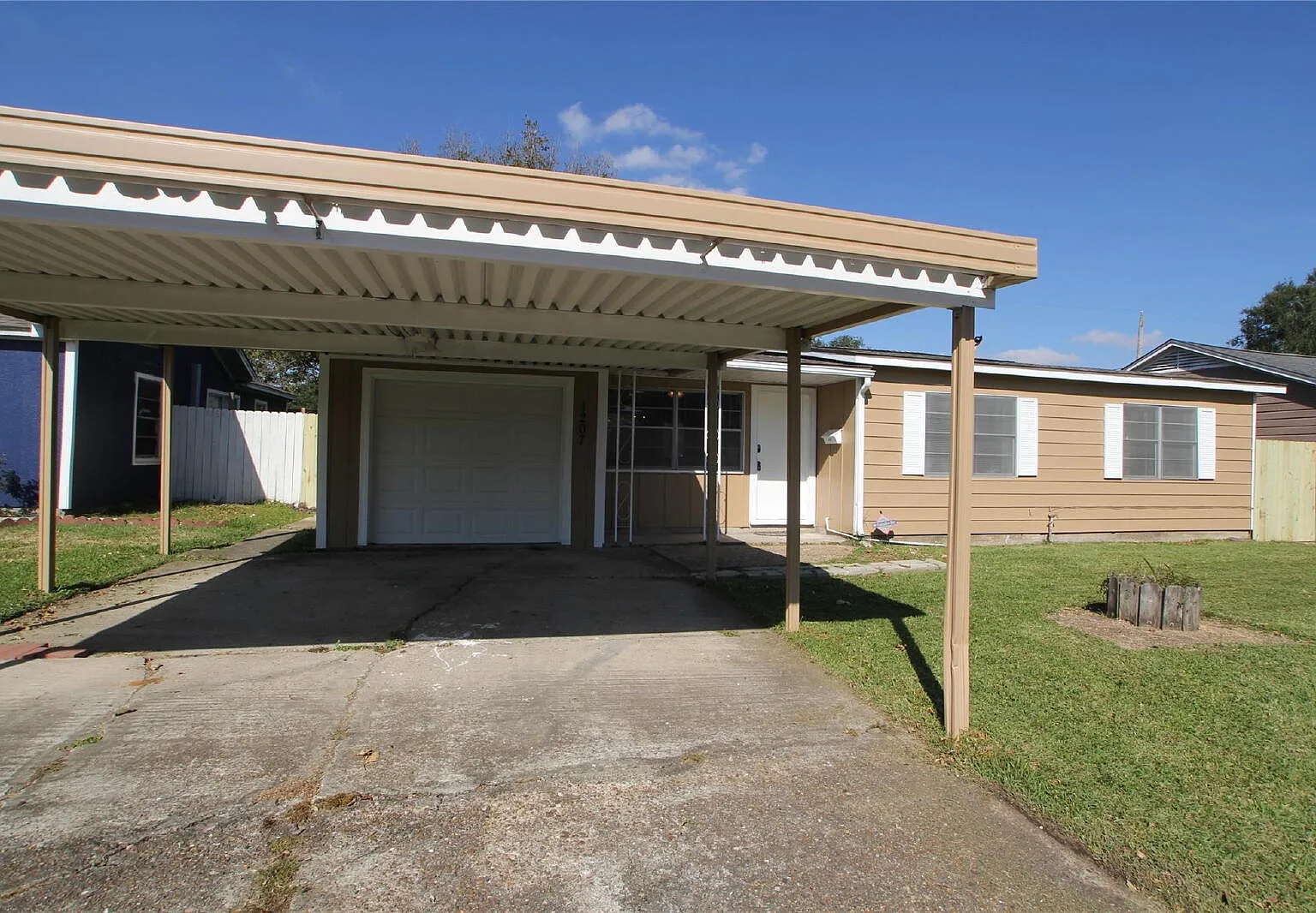3 bed, 1.0 bath, 963 sqft, $1,550 — Photo 1
