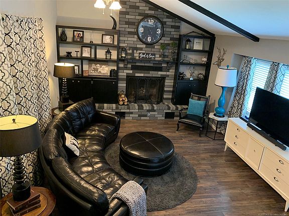 4th image of 10007 NE Oakwood Dr
