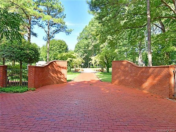 4th image of 261 E Glen Eagles Rd