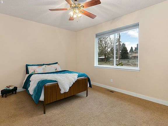 2nd image of 3800 NE 55th St