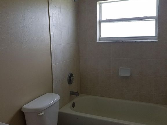 4th image of 4701/4703 13th St SW