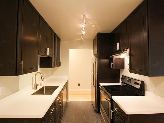 3rd image of 1737 Jackson St APT 206