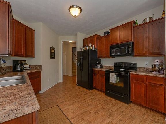 4th image of 24224 John Henry St