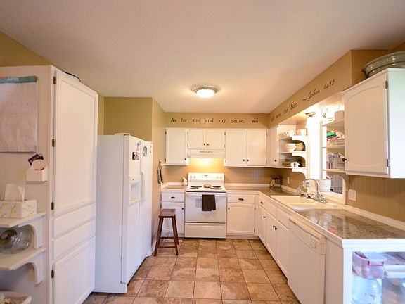 Kitchen w/Gorgeous Tile