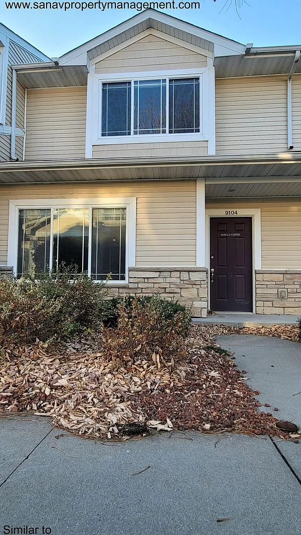 Welcome Home - Townhome in PRIME Location — Photo 1