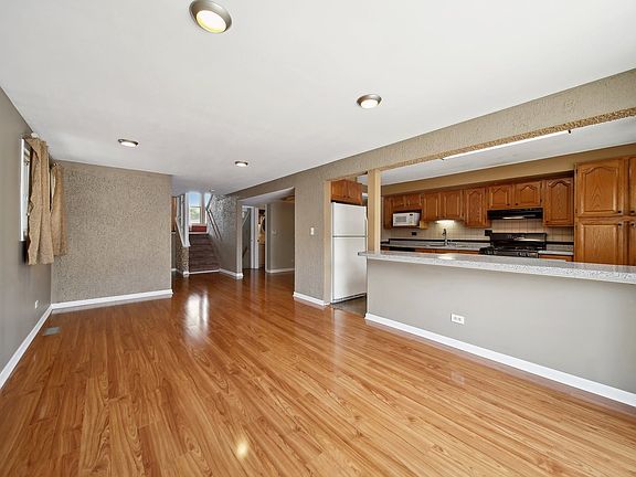 3rd image of 9247 Aspen Ln