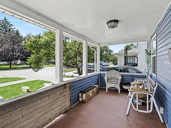 3rd image of 1009 E Ewing Ave