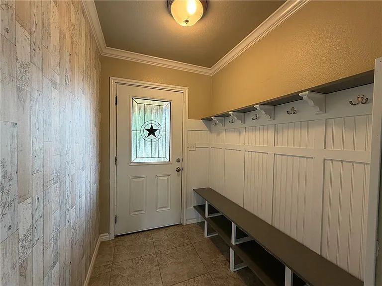8033 Cormorant Dr — Photo 4