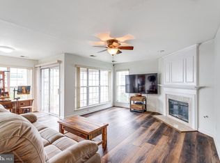 8238 Catbird Cir UNIT 302, Lorton, VA 22079