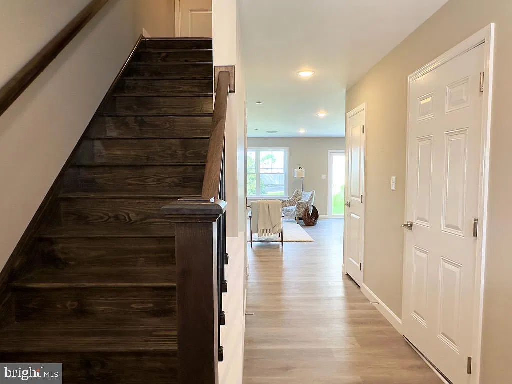 3 bed, 3.5 bath, 1475 sqft, $2,195 — Photo 4