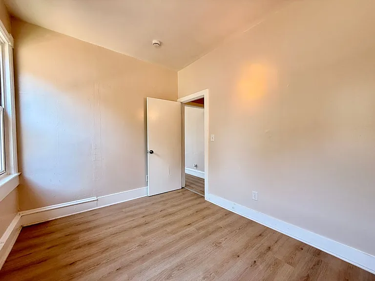 303 N Laurel St — Photo 21