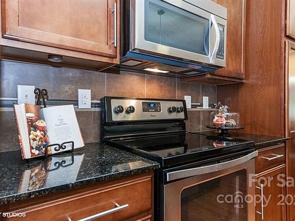 5th image of 515 Alderman Ln