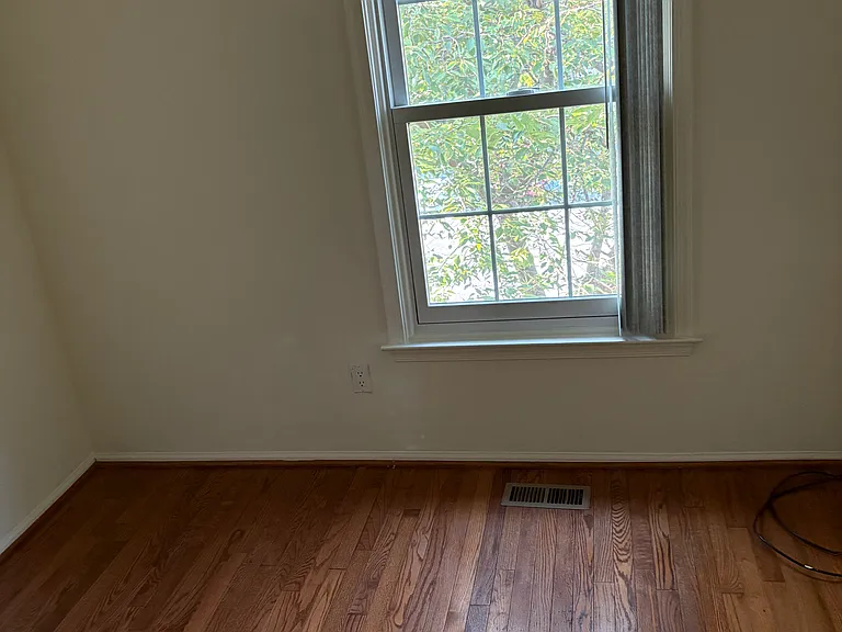 7255 Brookfalls Ter — Photo 6