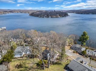 14 Bass Rock Rd, Hopatcong, NJ