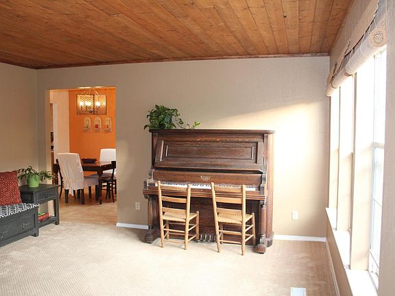 3rd image of 5324 Lucille Dr NE