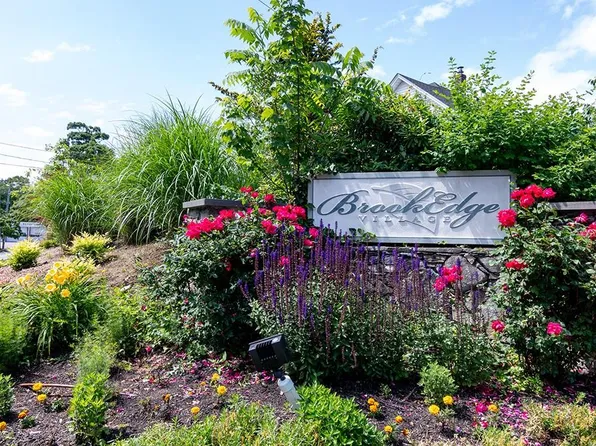 301 Church St APT 204, South Kingstown, RI 02879