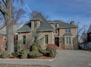 301 Tom Hunter Rd, Fort Lee, NJ 07024