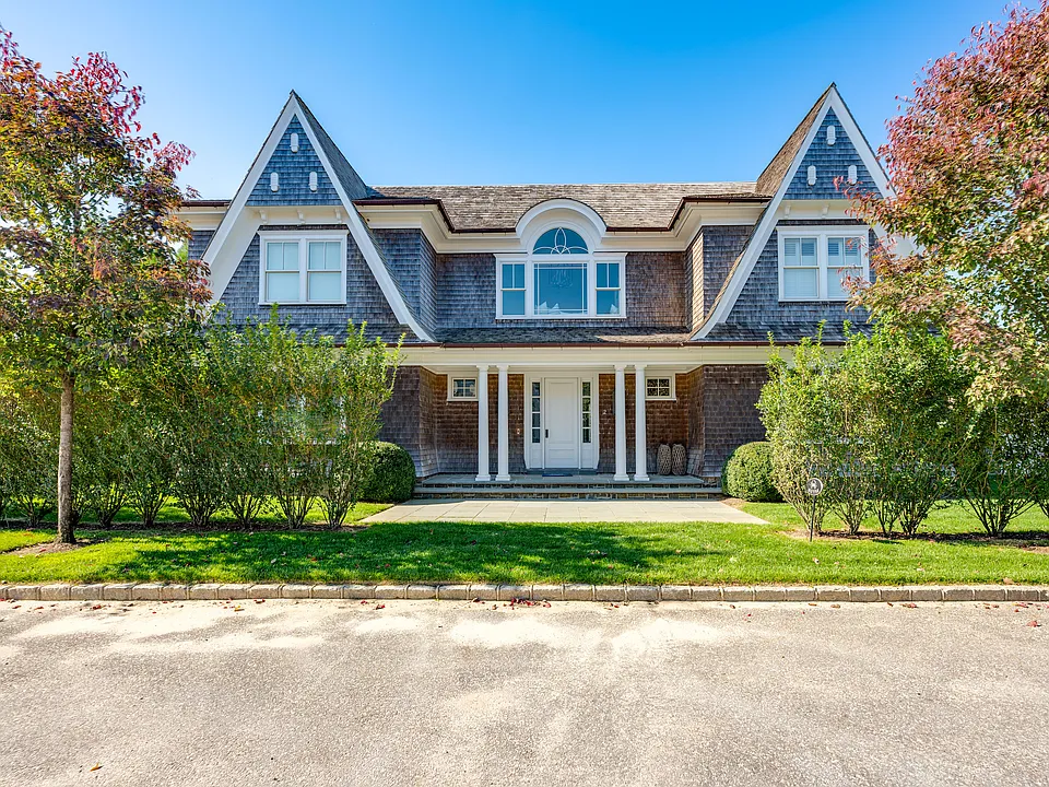 52 Quogue St #2