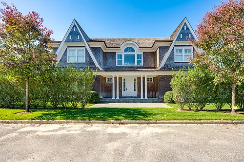 52 Quogue St #2 Photo 1